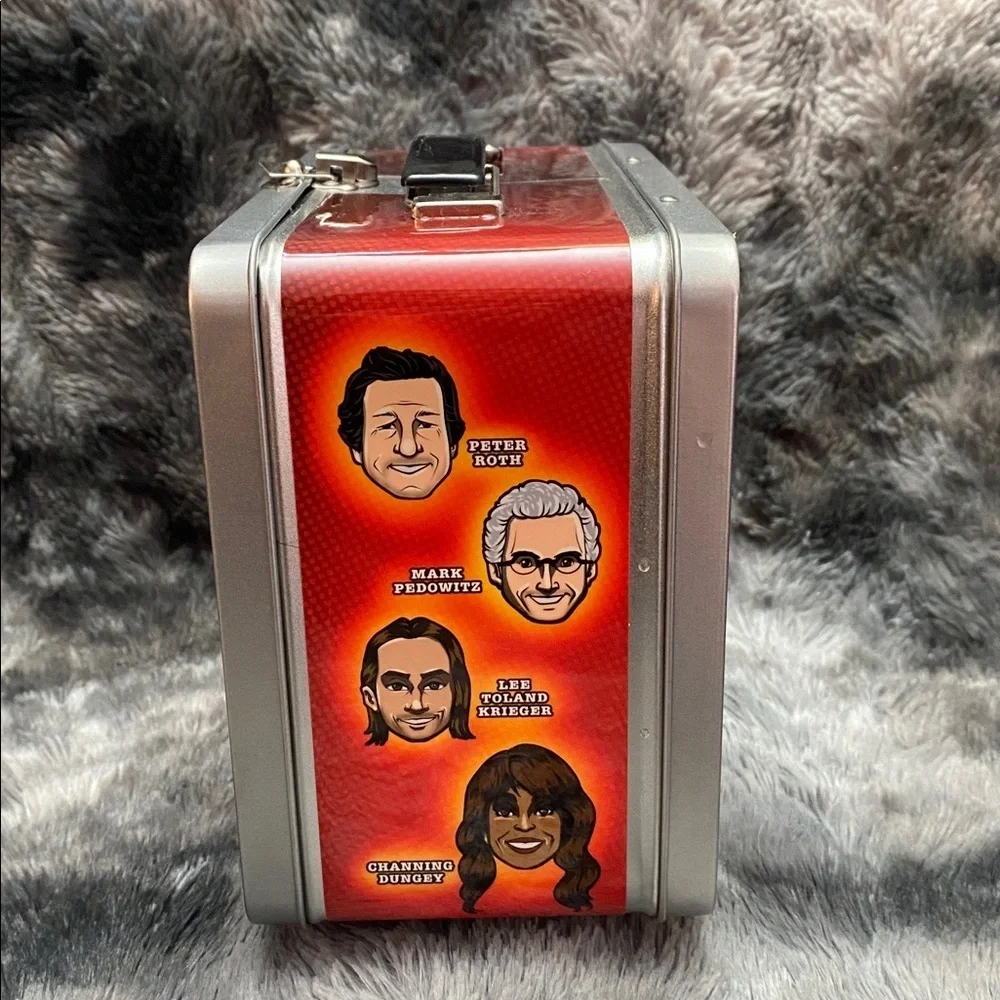 RARE Riverdale 100th Episode Cast
Crew Gift Lunch Box Lord Mesa art
Lunchbox - Picture 4 of 16